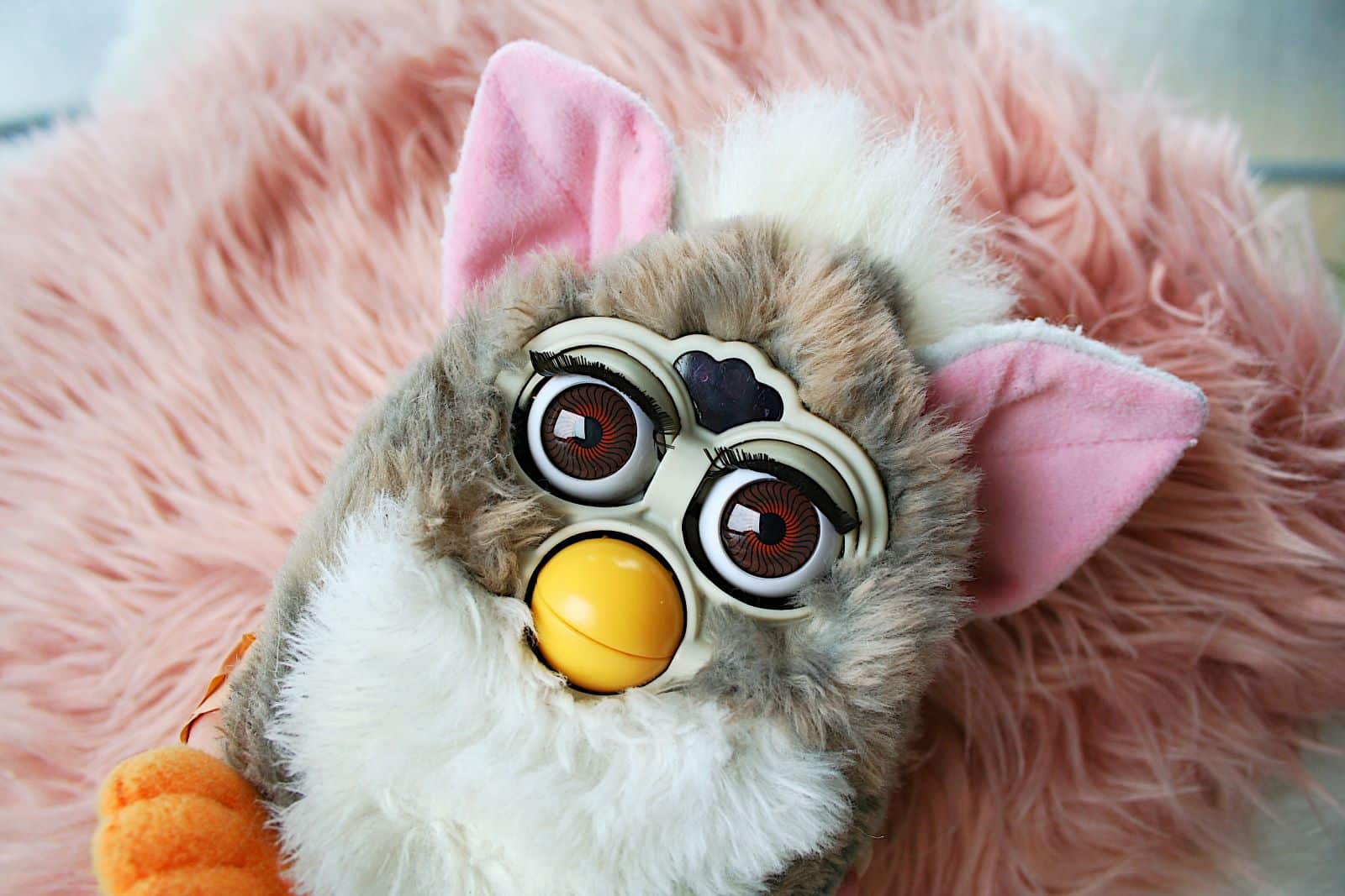 25 Bizarre Trends from the 1990's - How Many Can You Remember? Furbies ...